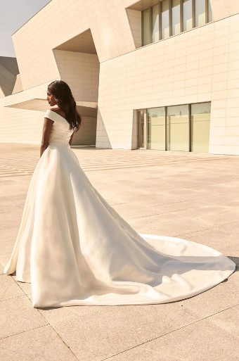 Paloma Blanca #4977 #3 thumbnail